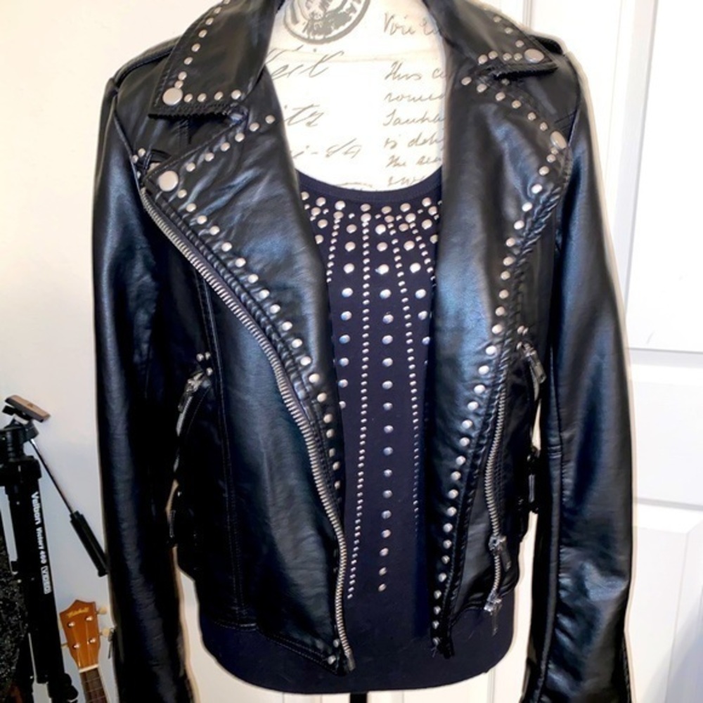COPY - 🆕! Beautiful leather-like jacket. Size XS